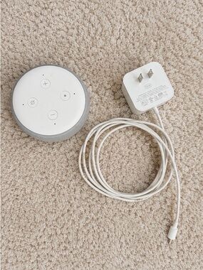 Amazon Echo Dot (3rd Gen) – White/Light Gray + Original Charger